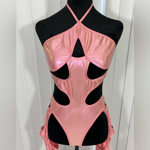 💔SOLD💔CLUB EXX Out To Play Cut Out Jumpsuit Bodysuit Halter Neck Metallic Pink - Picture 6 of 10